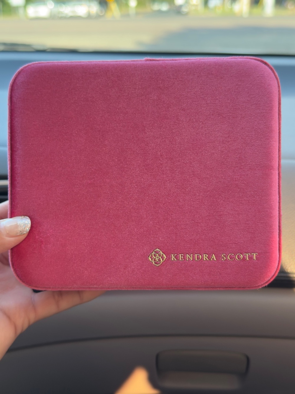 Kendra Scott Mattie Large Velvet Jewelry Box - Hot Rose Pink